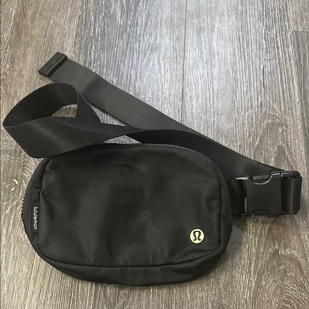 Lululemon Athletica Black Belt Bag Sleek Design